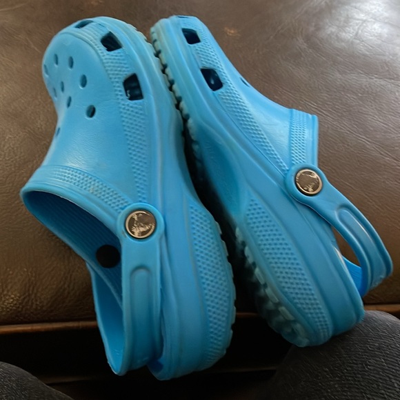 Unisex Blue Crocs Sandals - Picture 5 of 10